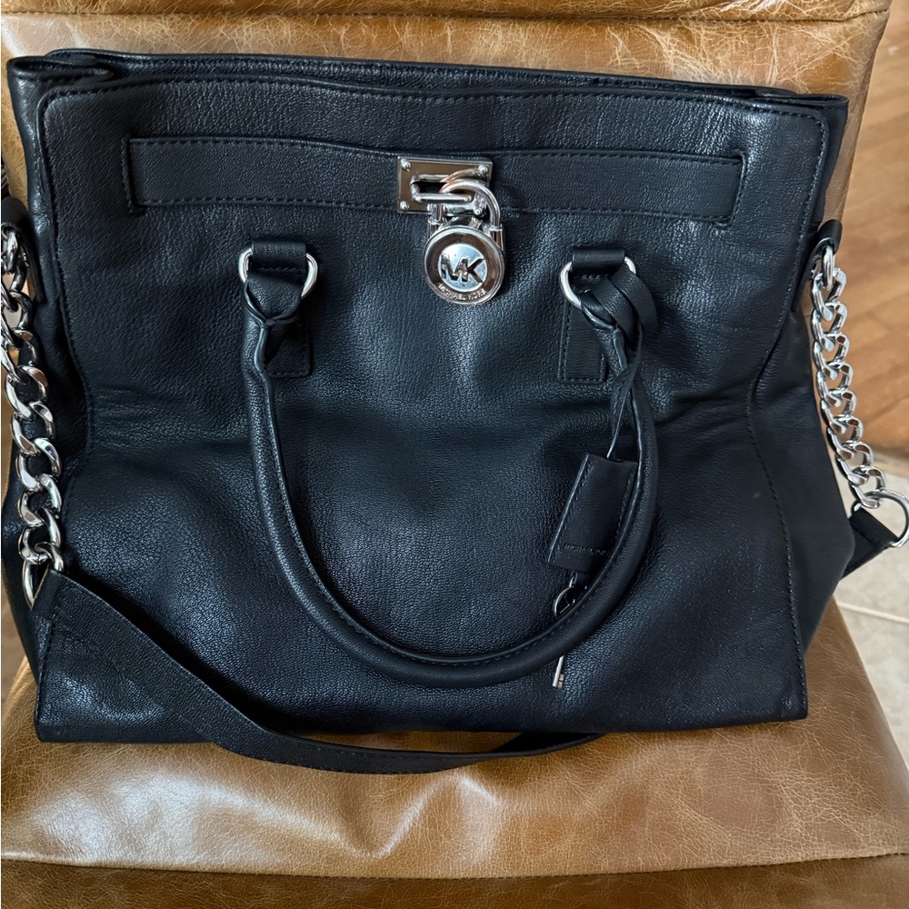 Timeless 🩵☀️ Black Michael kors Hamilton with Silver hardware.